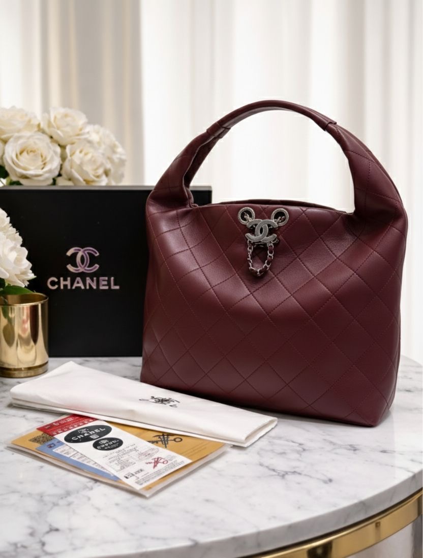 شنطة شانيل حجم القاعدة 32 سم