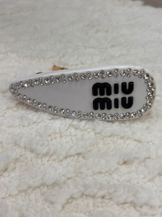 مشبك شعر miu miu