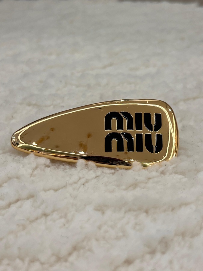 مشبك شعر miu miu