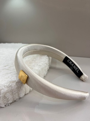 طوق شعر شانيل