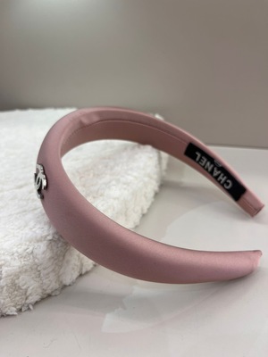 طوق شعر شانيل