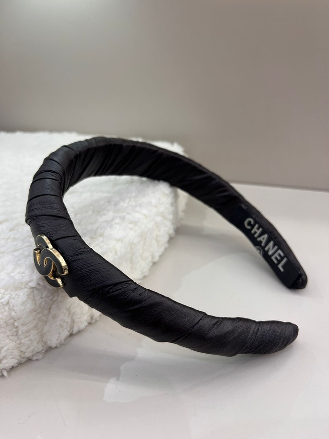 طوق شعر شانيل