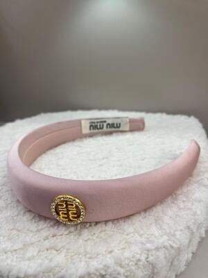 طوق شعر miu miu