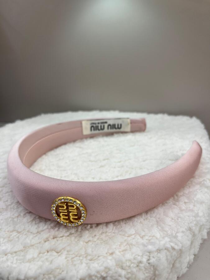طوق شعر miu miu