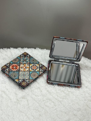 مرآة صغيرة