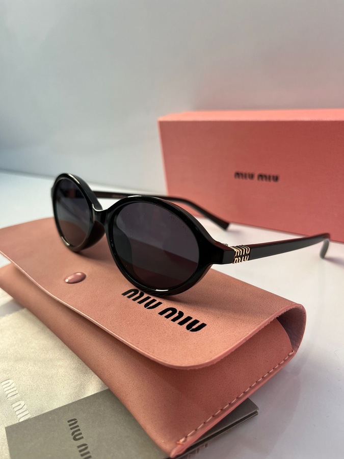 نظارة شمسية من miu miu