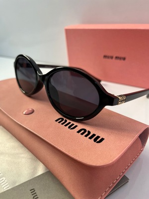نظارة شمسية من miu miu