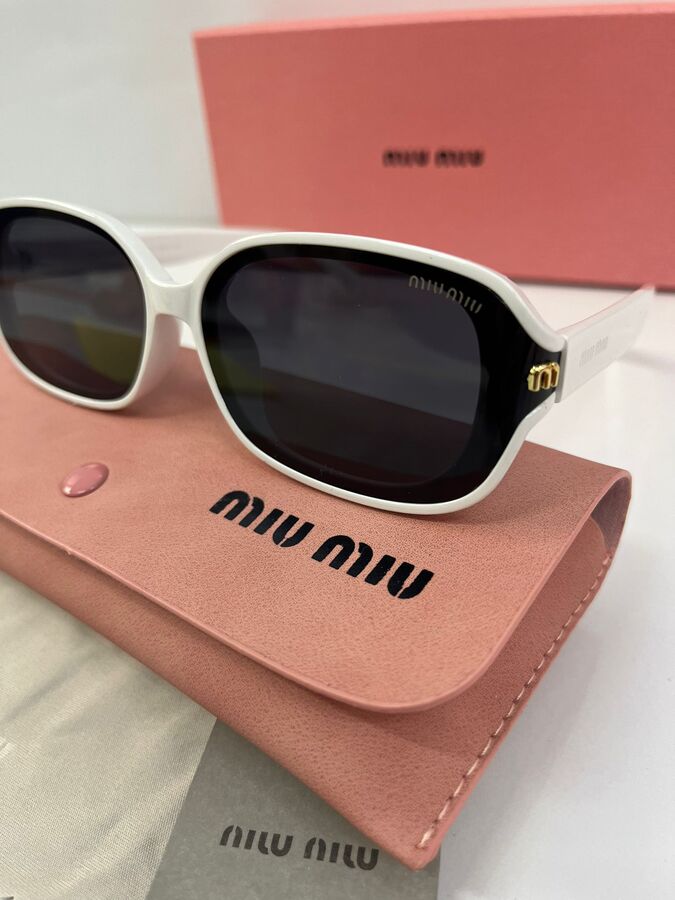 نظارة شمسية من miu miu