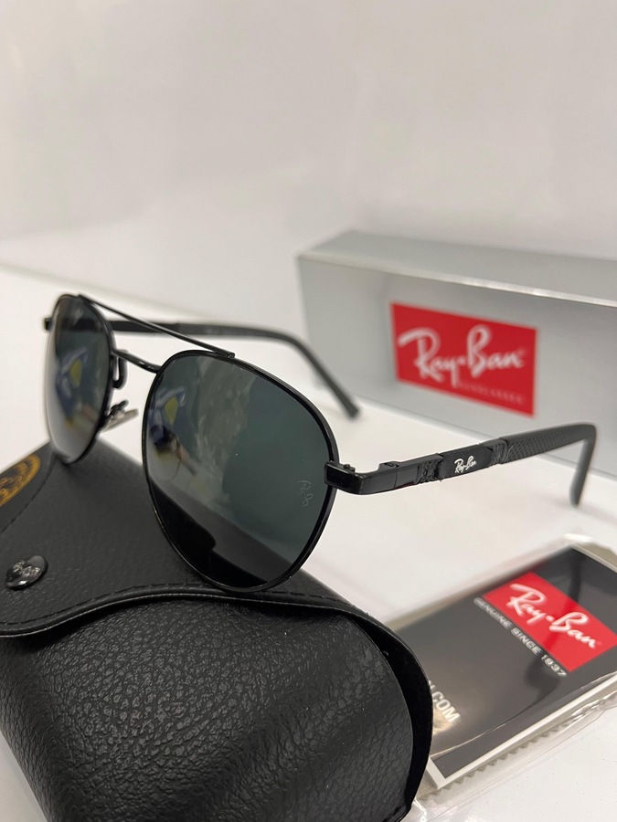 نظارة من Ray Ban