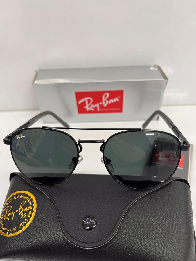 نظارة من Ray Ban