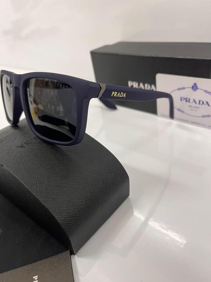 نظارة شمسية من PRADA