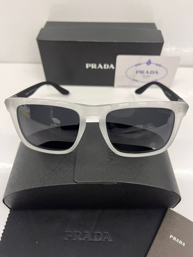 نظارة شمسية من PRADA