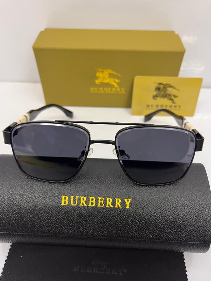 نظارة شمسية من BURBERRY