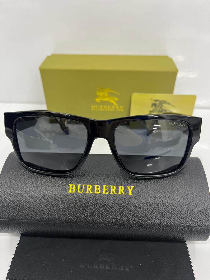 نظارة شمسية من BURBERRY