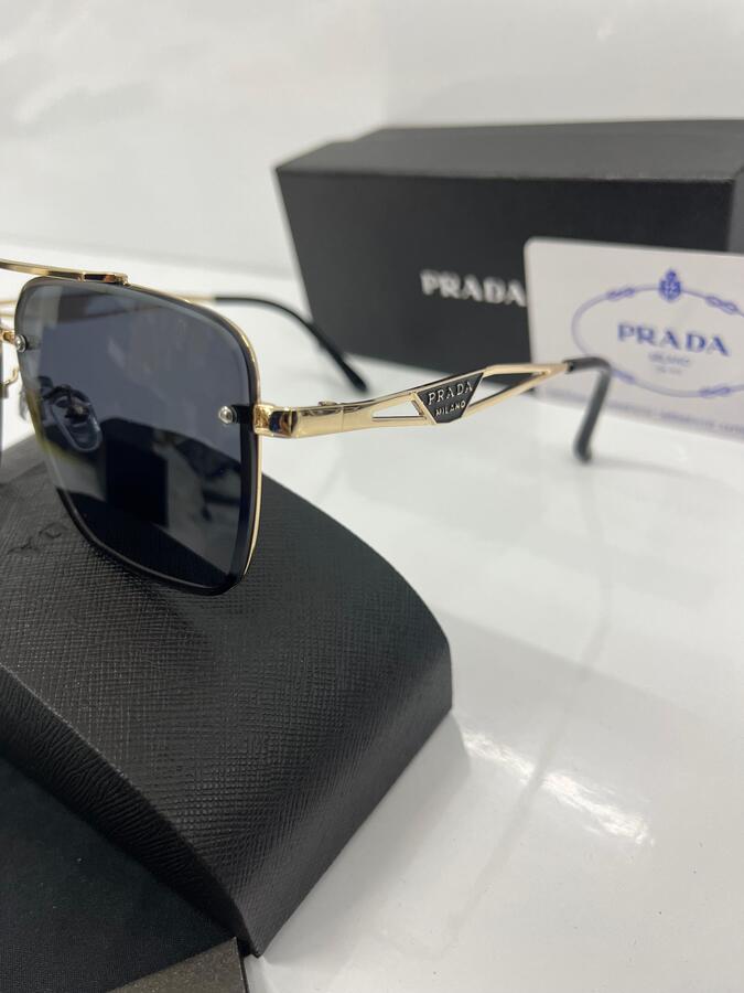 نظارة شمسية من PRADA