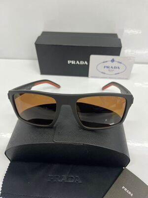 نظارة شمسية من PRADA