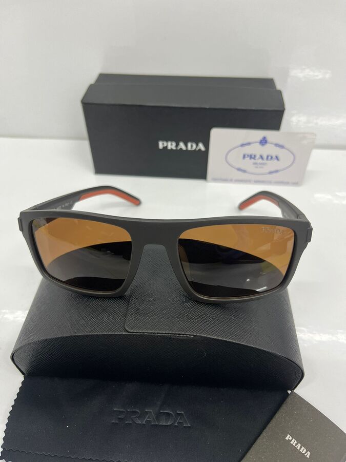 نظارة شمسية من PRADA