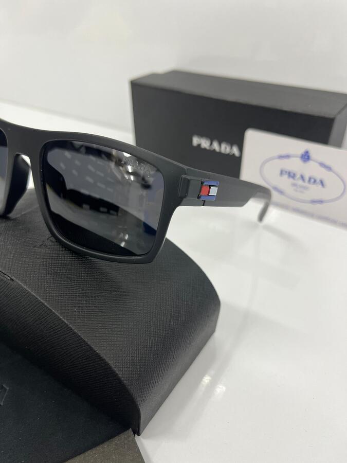 نظارة شمسية من PRADA