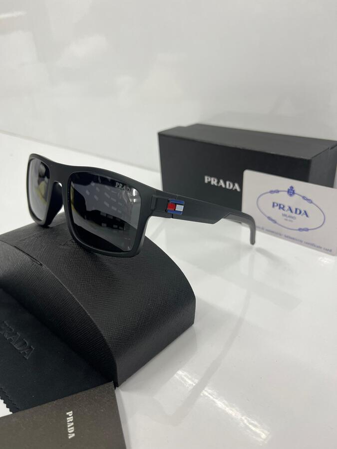 نظارة شمسية من PRADA